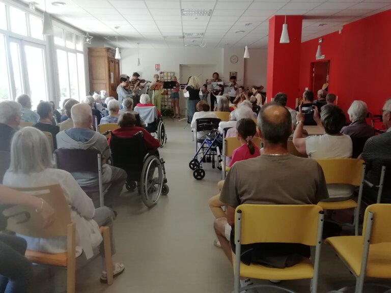 illustration de la page A Delort, les musiciens de l’école de musique d’Arbois, ont offert un moment musical très apprécié par les résidents